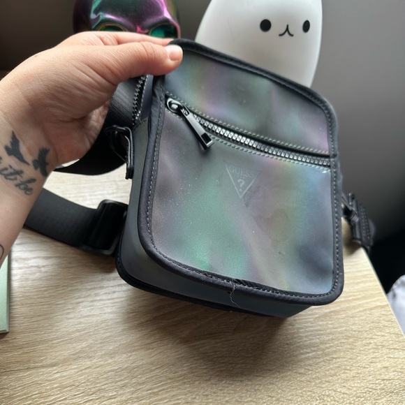 Cute mini Guess side bag - Picture 2 of 3